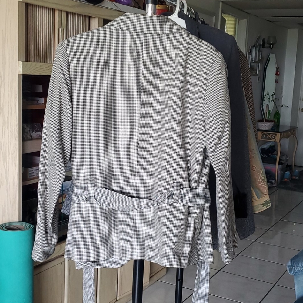 Suit coat - Picture 2 of 8